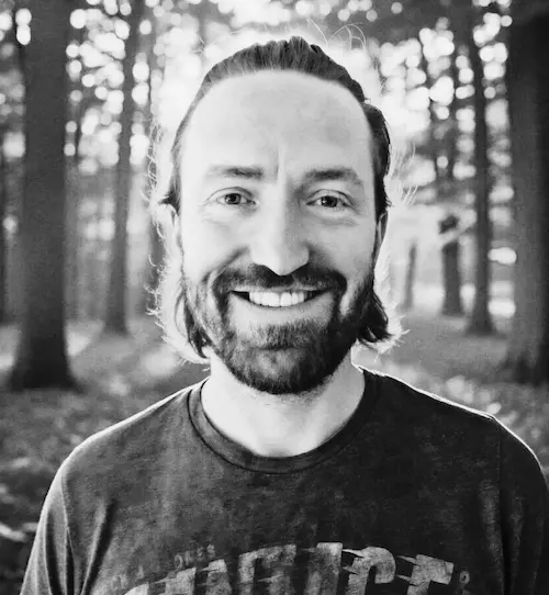 Niklas Weber - Yogalehrer in der Natur